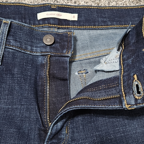 NEW Levi's Cropped Mid Rise Jeans - Picture 3 of 15